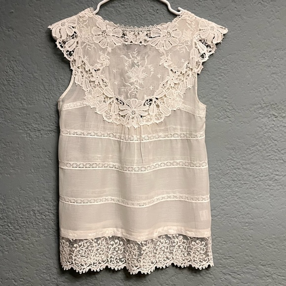 RARE white Embroidery top - Picture 3 of 7